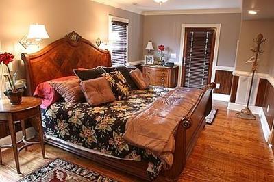 фото отеля The Burrus House Inn