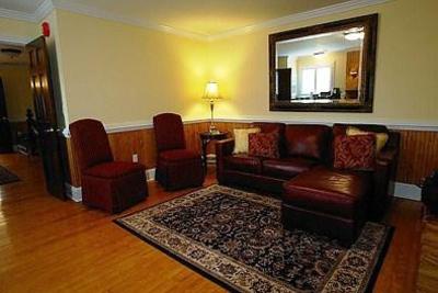 фото отеля The Burrus House Inn
