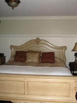фото отеля The Burrus House Inn