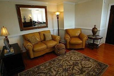 фото отеля The Burrus House Inn