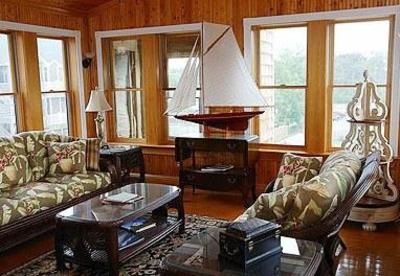 фото отеля The Burrus House Inn