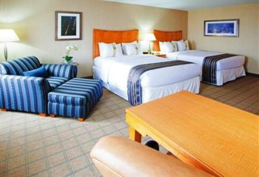фото отеля Holiday Inn Hotel & Suites Historic District Alexandria