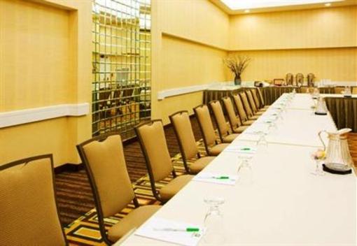фото отеля Holiday Inn Hotel & Suites Historic District Alexandria