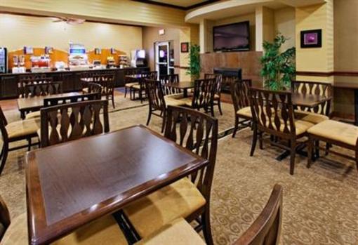 фото отеля Holiday Inn Express Hotel & Suites Cleburne