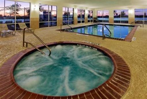 фото отеля Holiday Inn Express Hotel & Suites Cleburne