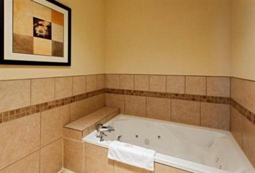 фото отеля Holiday Inn Express Hotel & Suites Cleburne