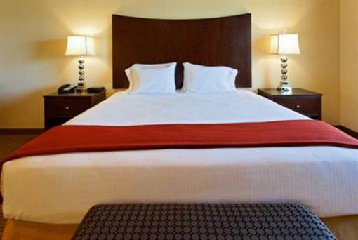 фото отеля Holiday Inn Express Hotel & Suites Cleburne
