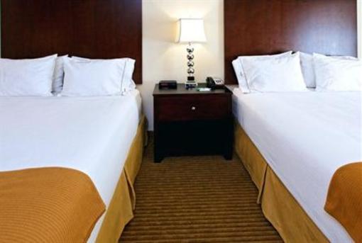 фото отеля Holiday Inn Express Hotel & Suites Cleburne