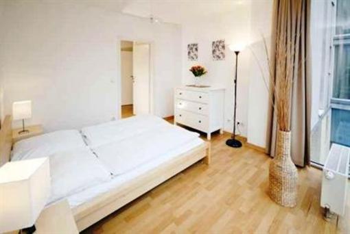 фото отеля Old Town Apartments Zehdenicker Strasse Berlin