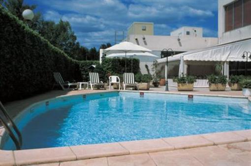 фото отеля Holiday Inn Petite Camargue Nimes