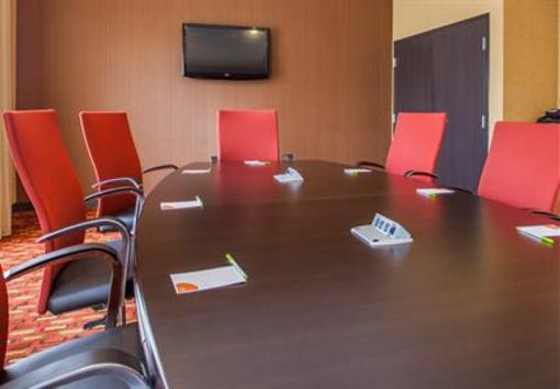 фото отеля Courtyard by Marriott Charlotte Airport