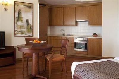 фото отеля Solplay Hotel De Apartamentos Linda-a-Velha