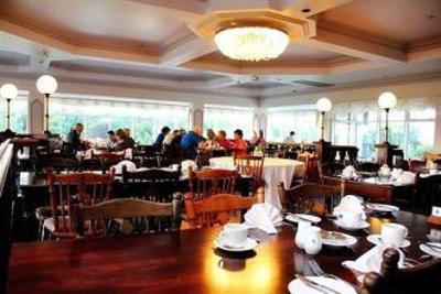 фото отеля Westlodge Hotel