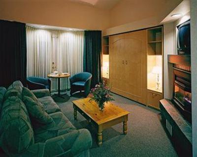 фото отеля Lake Louise Inn