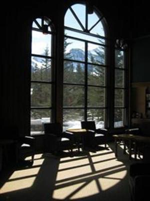 фото отеля Lake Louise Inn