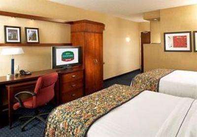 фото отеля Courtyard by Marriott Dayton-University of Dayton