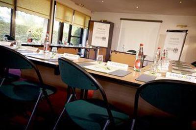 фото отеля Hotel Campanile Bordeaux Sud Pessac