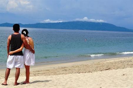 фото отеля Tamaraw Beach Resort