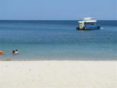 фото отеля Tamaraw Beach Resort