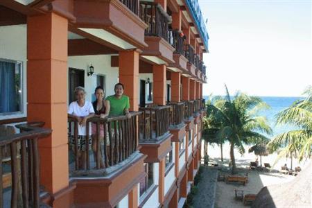 фото отеля Tamaraw Beach Resort