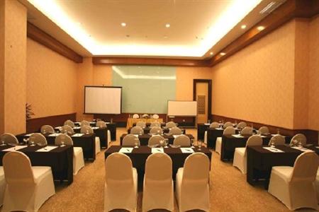 фото отеля Swiss Belhotel Maleosan Manado