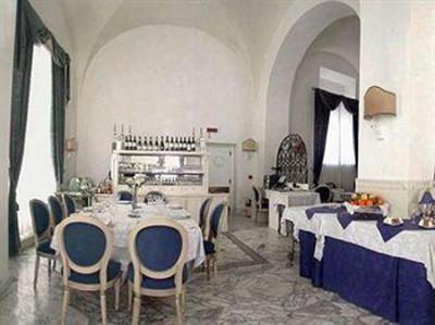 фото отеля Hotel De La Ville Civitavecchia