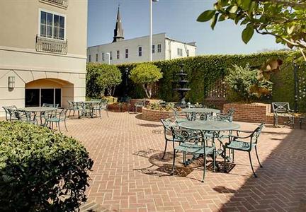 фото отеля Courtyard by Marriott Charleston Historic District