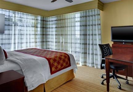 фото отеля Courtyard by Marriott Charleston Historic District