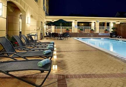 фото отеля Courtyard by Marriott Charleston Historic District