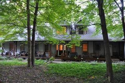 фото отеля Inn the Woods Ruby Minisee