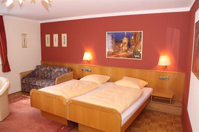 фото отеля Hotel Restaurant Lindenhof Braeunlingen