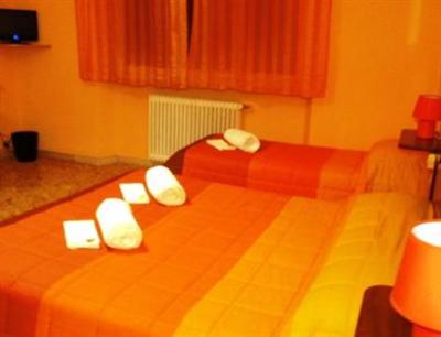 фото отеля Airport Pisa Rooms