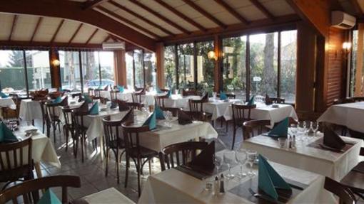 фото отеля Hotel Regina Ars-sur-Formans
