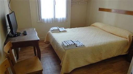 фото отеля Hotel Regina Ars-sur-Formans