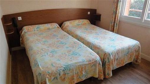фото отеля Hotel Regina Ars-sur-Formans