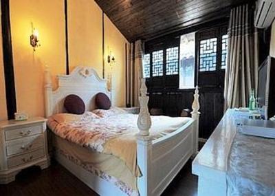 фото отеля Zhuanjiaoai Inn
