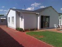 Eminence Guest House Germiston