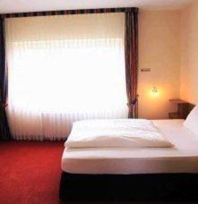 фото отеля Hotel Zum Weissen Ross Cadenberge