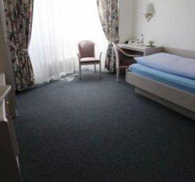 фото отеля Hotel Am Rathaus Lohmar