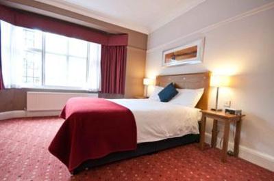 фото отеля Innkeeper's Lodge Weybridge