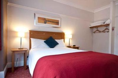 фото отеля Innkeeper's Lodge Weybridge