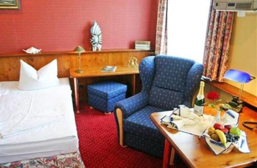 фото отеля Nautilus Hotel & Restaurant