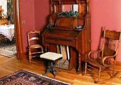 фото отеля The Fox and the Grapes Bed & Breakfast Lodi (New York)