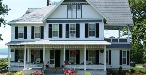 фото отеля The Fox and the Grapes Bed & Breakfast Lodi (New York)