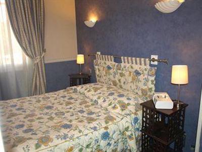 фото отеля Logis Auberge des Cayrons
