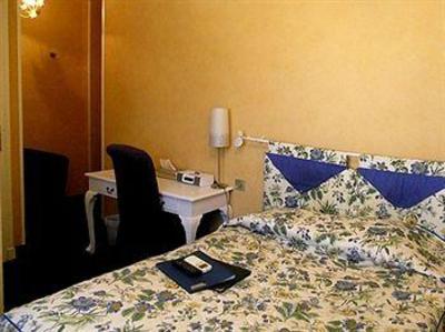 фото отеля Logis Auberge des Cayrons