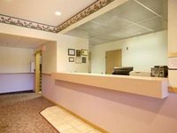 Super 8 Le Claire