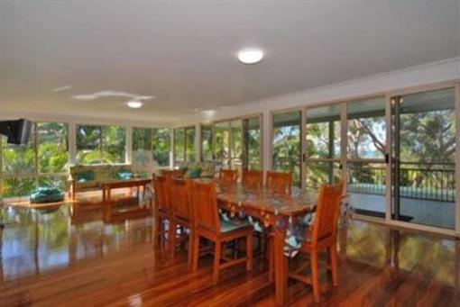 фото отеля Eliza Palms Apartments Fraser Island Hervey Bay