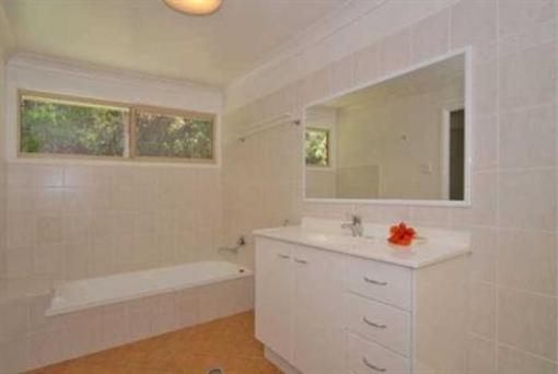 фото отеля Eliza Palms Apartments Fraser Island Hervey Bay