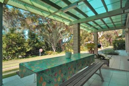 фото отеля Eliza Palms Apartments Fraser Island Hervey Bay